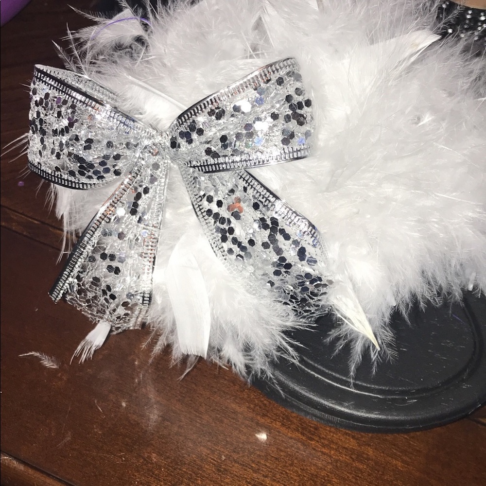 White feather slippers with sliver bow